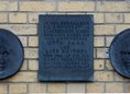 Ansicht Gedenktafel Otto Hahn / Lise Meitner