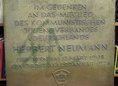 Ansicht Gedenktafel Herbert Neumann