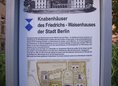 Ansicht Gedenktafel Knabenhäuser des Friedrichs-Waisenhauses I - 2005