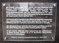 Ansicht Gedenktafel Sorgende Frau