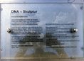 Ansicht Gedenktafel DNA-Skulptur - 2002
