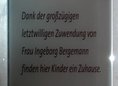 Ansicht Gedenktafel Förderinnen des SOS-Kinderdorfs