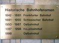 Ansicht Gedenktafel Historische Bahnhofsnamen - 1998