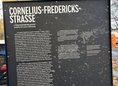 Ansicht Gedenktafel Cornelius-Fredericks-Strasse - 2025