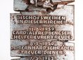 Ansicht Gedenktafel Bischofsweihen in der Corpus Christi-Kirche