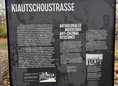 Ansicht Gedenktafel Kiautschoustrasse - 2025