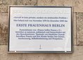 Ansicht Gedenktafel Erstes Frauenhaus in Berlin - 2022