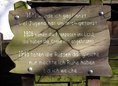 Ansicht Gedenktafel Linde
