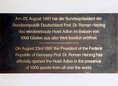 Ansicht Gedenktafel Wiedereröffnung des Hotel Adlon - 1997