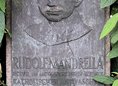 Ansicht Gedenktafel Rudolf Mandrella - 1982
