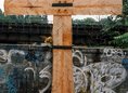 Ansicht Gedenktafel Kreuz für Verkehrstote