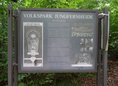 Ansicht Gedenktafel Volkspark Jungfernheide Freilichttheater