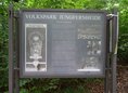 Ansicht Gedenktafel Volkspark Jungfernheide Freilichttheater