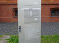 Ansicht Gedenktafel Verwaltungsgebäude (Gedenkort Rummelsburg) - 2016